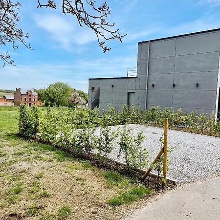 Le Nine, Au Coeur De 팔파엔