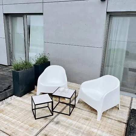 Le Nine, Au Coeur De 3*