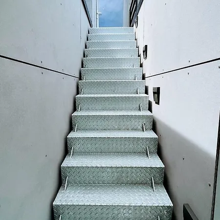 Le Nine, Au Coeur De 팔파엔