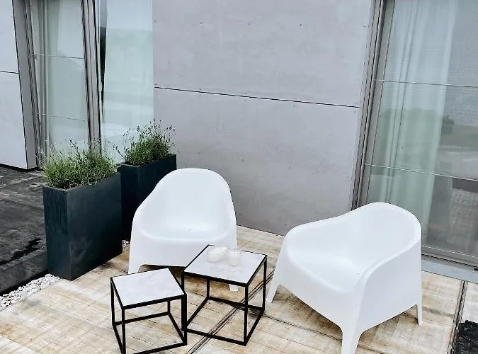 Le Nine, Au Coeur De 3*